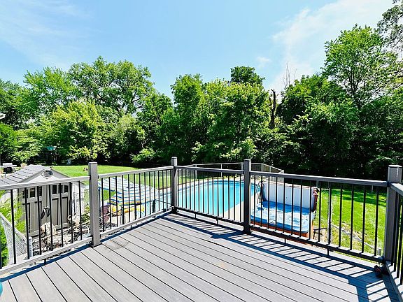 3rd image of 9505 Thornwood Dr #1