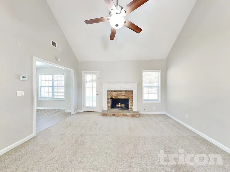 210 Shenandoah Dr — Photo 2
