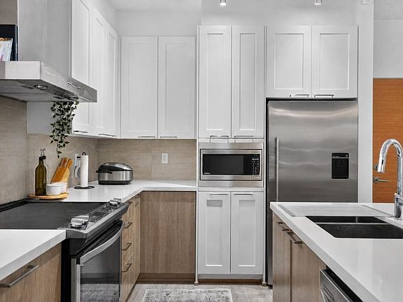 5th image of 611 Regan Ave #103