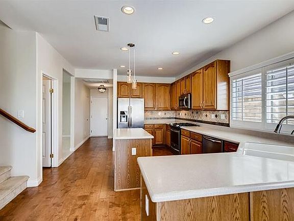 4th image of 827 Crestmont Cir