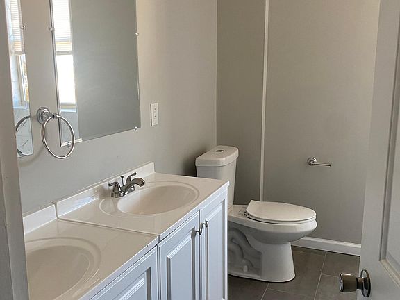 5th image of 4900 Unruh Ave #9
