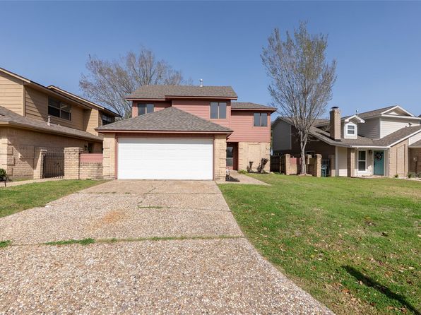 2916 Broadmoor Dr, Bryan, TX 77802