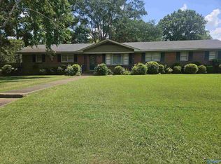 2002 Crestview Dr SE, Decatur, AL 35601