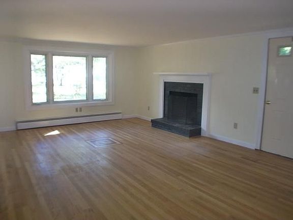 5th image of 81 Wimbledon Dr