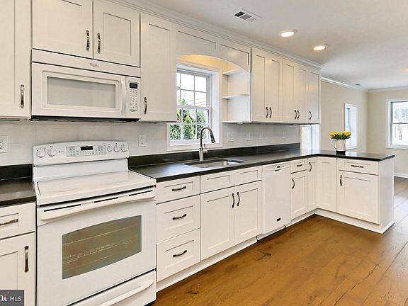 5th image of 8519 Highland Ln