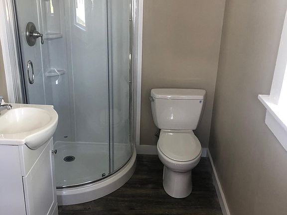 3rd image of 204 Winter St