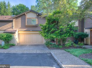 261 Sayre Dr, Plainsboro, NJ 08540