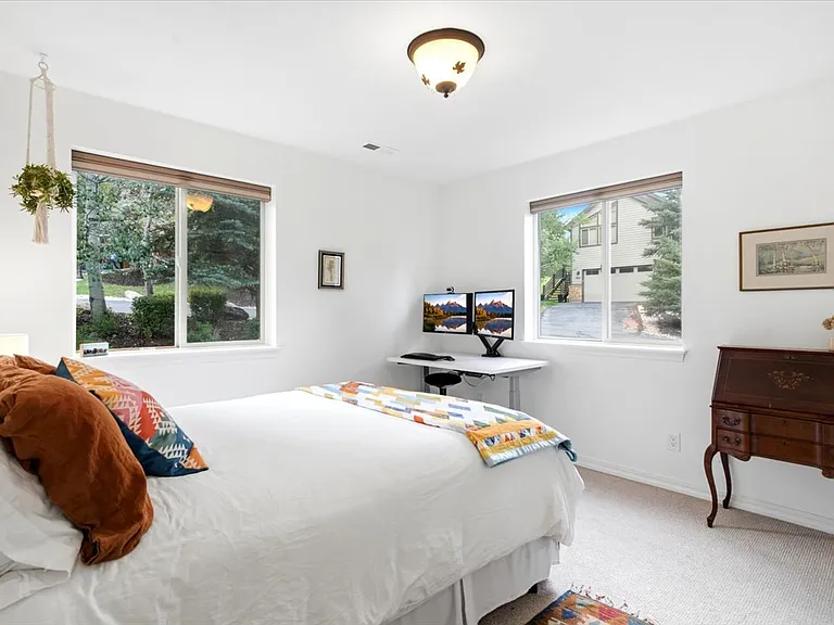 7435 Brook Hollow Loop Rd — Photo 21