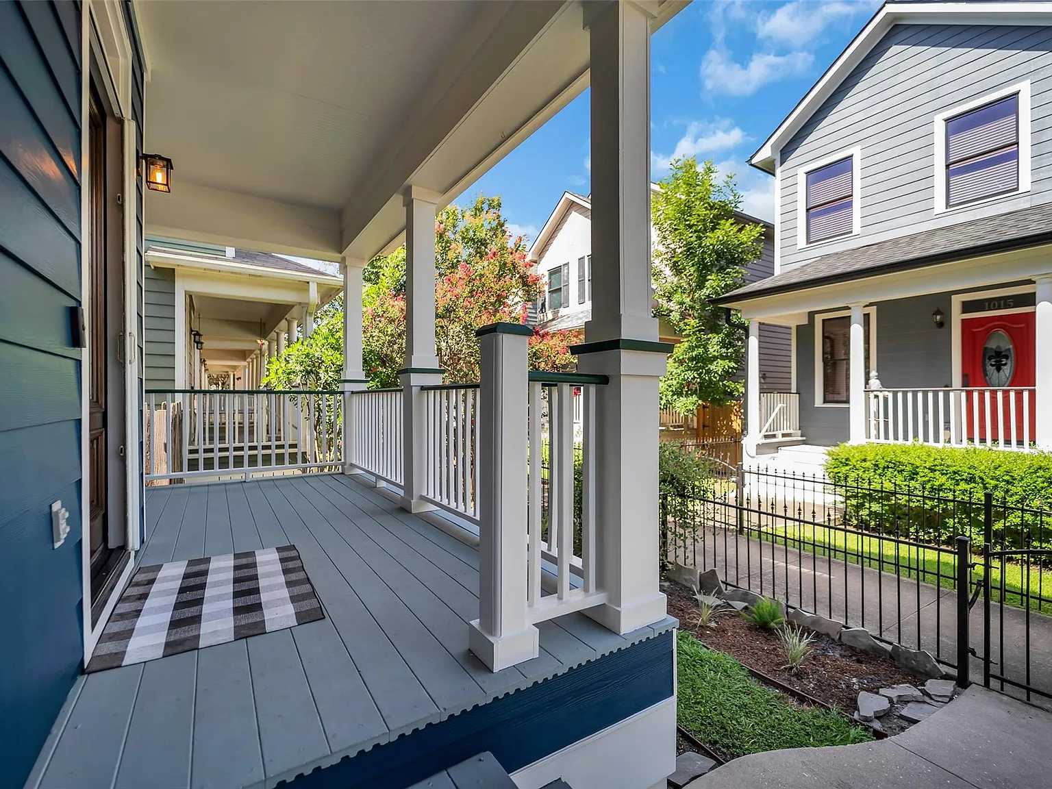 3 bed, 2.5 bath, 1295 sqft, $2,995 — Photo 3