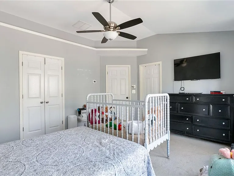 1565 Hedington Cir — Photo 12
