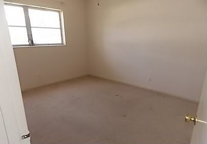 4th image of 1951 NE 39th St APT 250