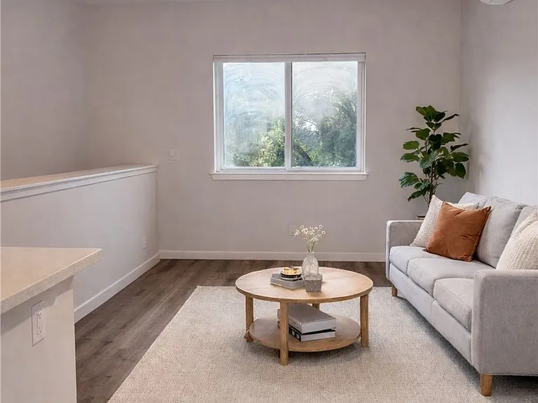 52 Old Mission Dr — Photo 2