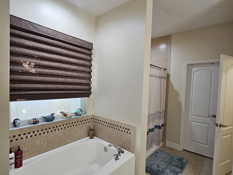 2506 Madewood Dr — Photo 28