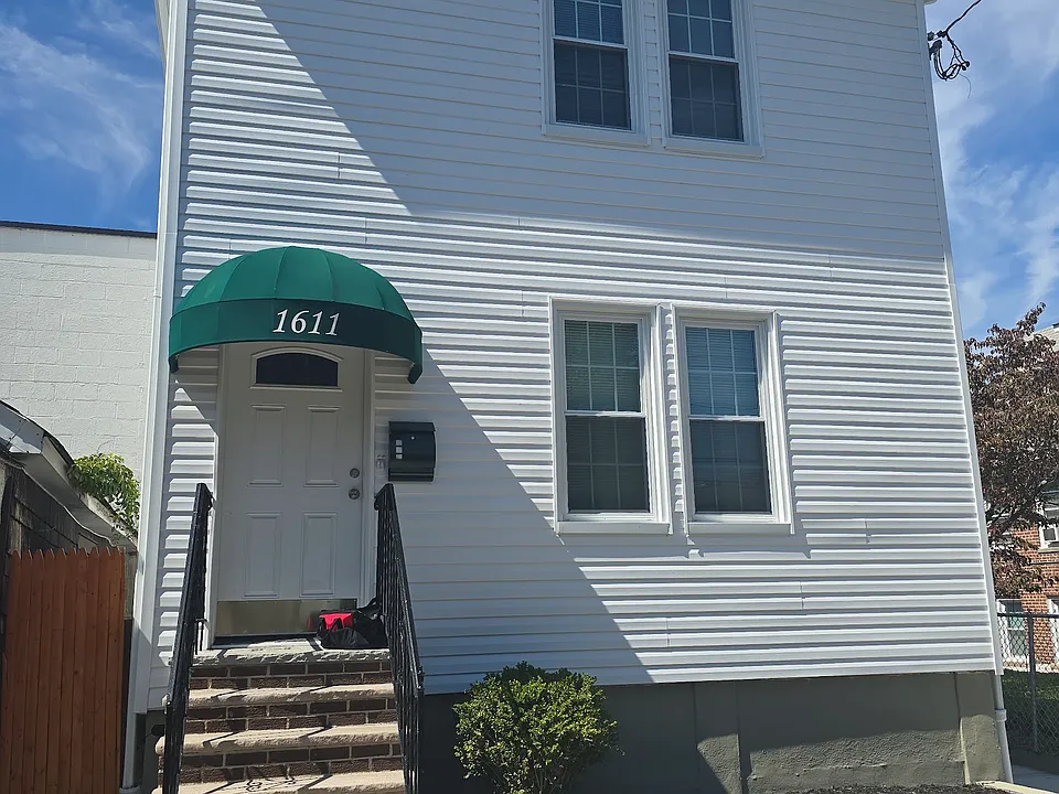 1611 Research Ave #2