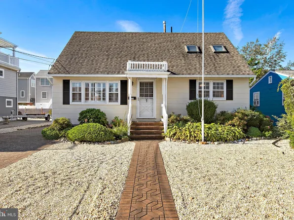 316 N 8th St, Surf City, NJ 08008