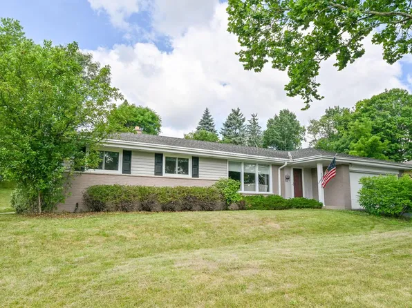 5127 S Menard DRIVE, New Berlin, WI 53151