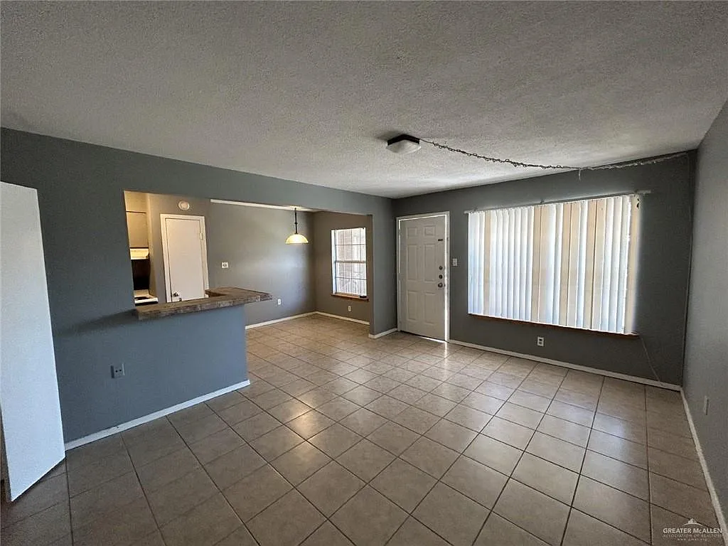 2 bed, 2.0 bath, 17870 sqft, $800 — Photo 3