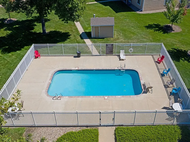 Golden Creek Apartments — Photo 18
