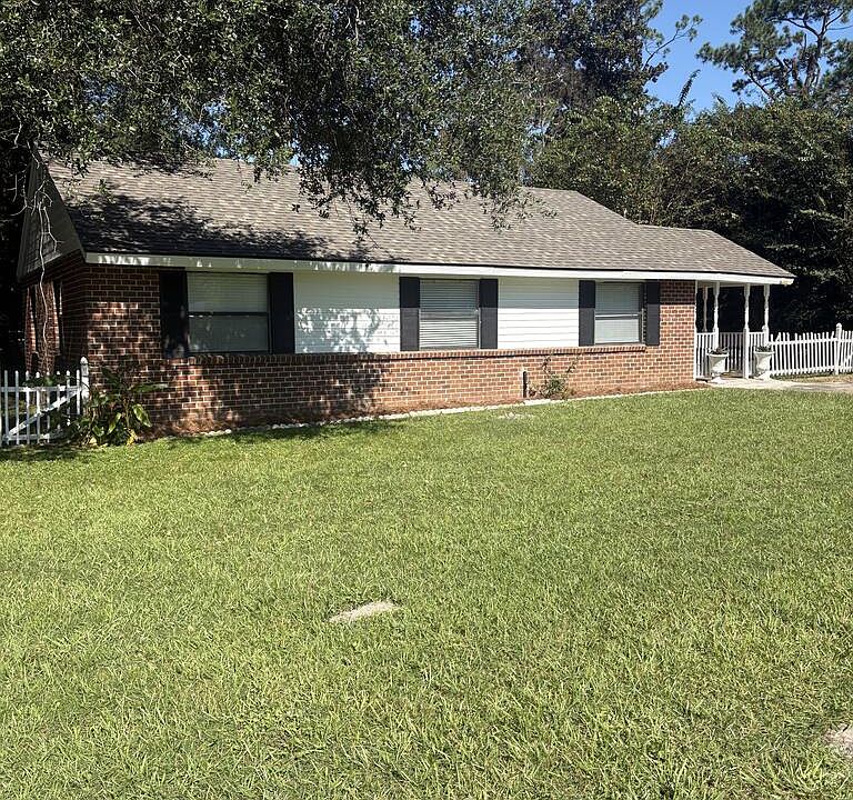 1st image of 700 Azalea Cir