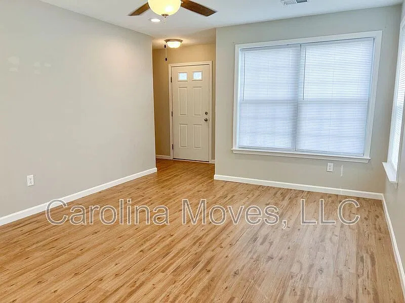 4 bed, 2.5 bath, 1642 sqft, $1,995 — Photo 3