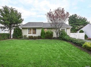 7 Sands Rd, Glen Cove, NY 11542