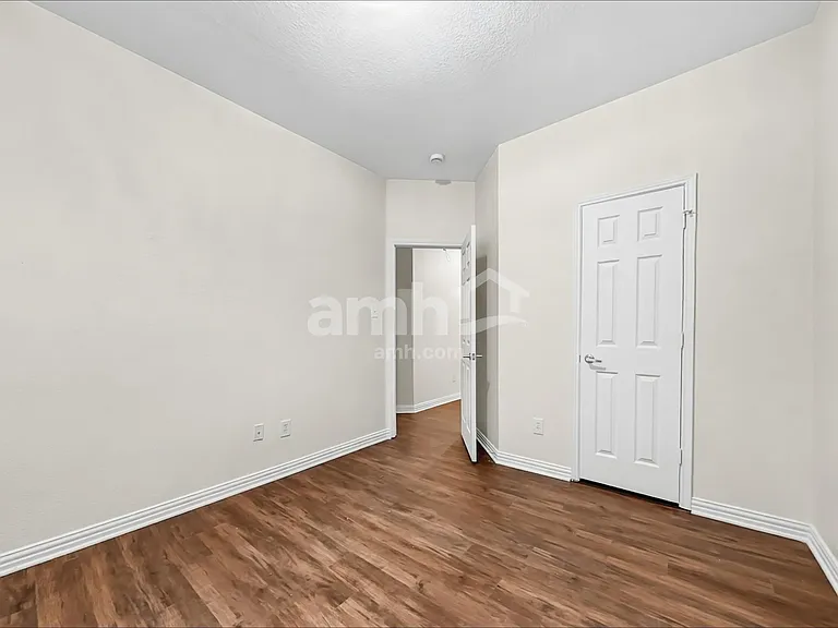 7501 Providence Dr — Photo 14
