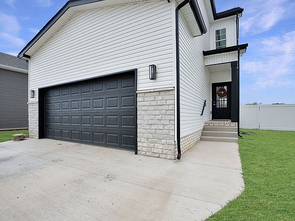 3rd image of 1685 Heritage Dr