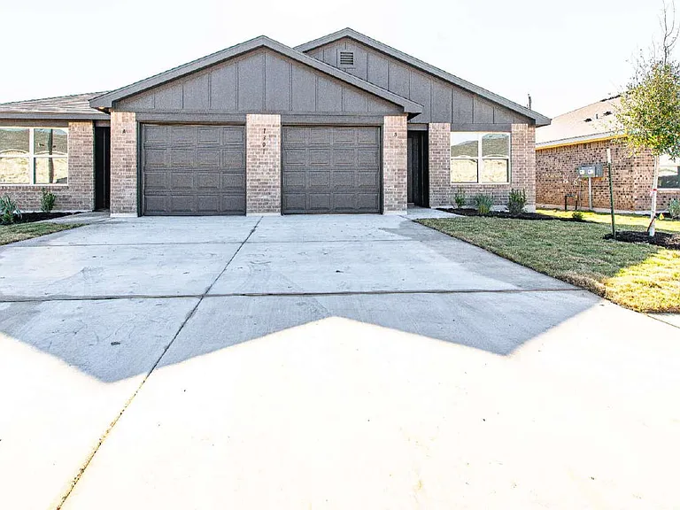 1301 Concord Dr — Photo 1