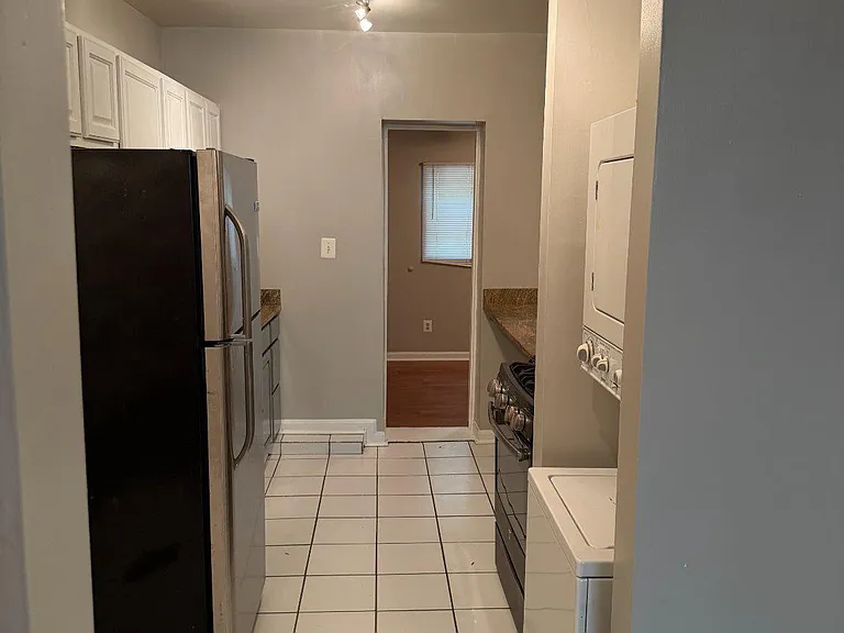 321 Adams St NE — Photo 22