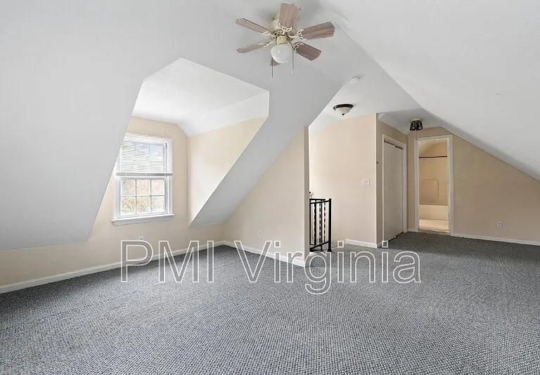141 Howe St — Photo 17