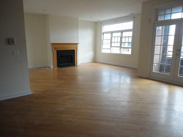 1st image of 1438 W Belmont Ave #4A