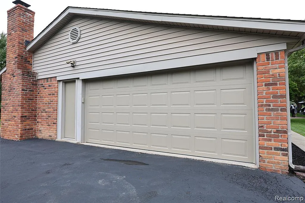 4 bed, 2.5 bath, 2137 sqft, $3,400 — Photo 4