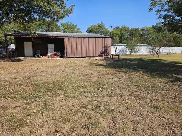 1347 Farm Road 38 S, Brookston, TX 75421