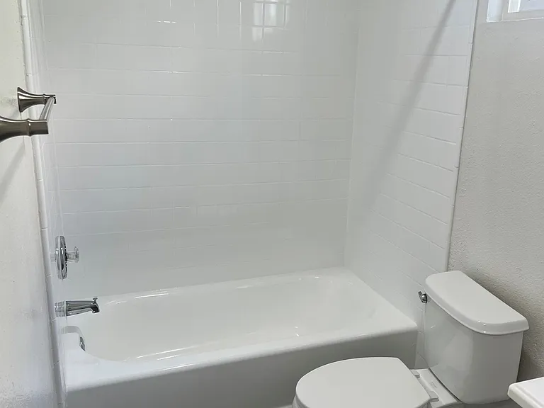 Greenbrier Apartments — Photo 19