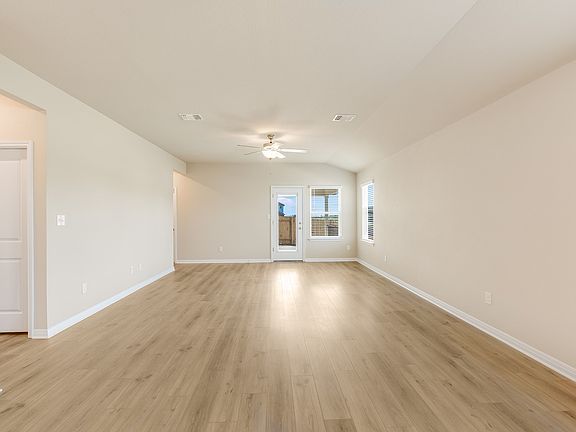 4th image of 300 Bear Oak St
