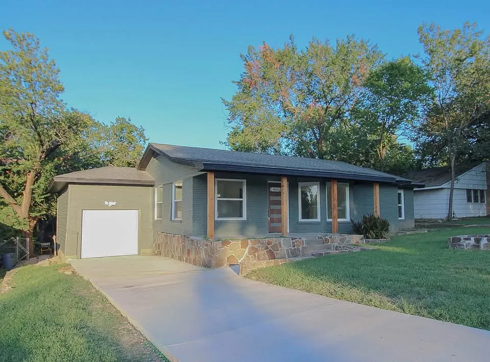3 bed, 1238 sqft, $2,200 — Photo 3
