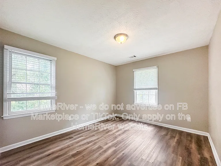 561 Chatham Trl — Photo 18