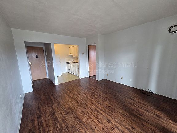 2nd image of 2727 Hampton Ave APT 207