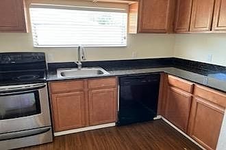 2nd image of 845 44th Ave N