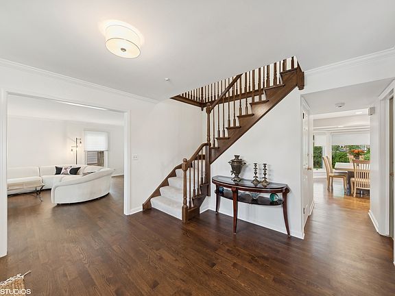 2nd image of 605 W Kingsley Dr