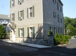31 Le Grande Ave, Greenwich, CT 06830