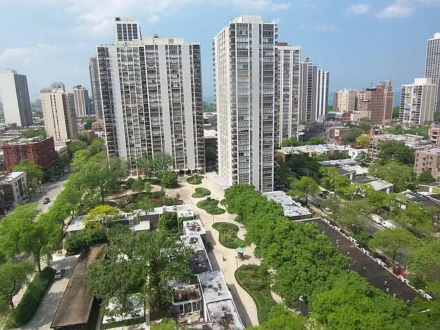 Building Photo - 1360 N Sandburg Ter #1808