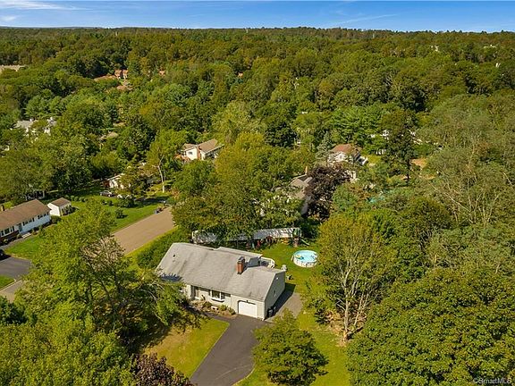 3rd image of 31 Millwood Dr