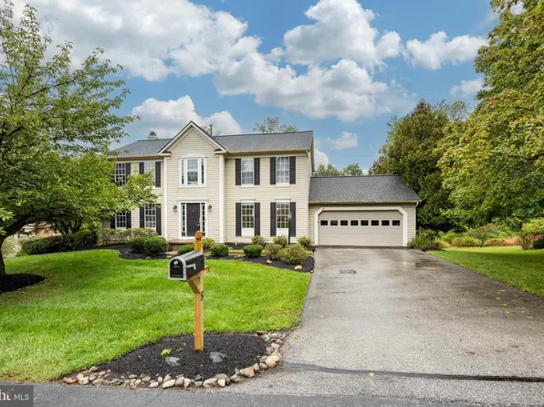 8 Balmoral Dr, Chadds Ford, PA 19317