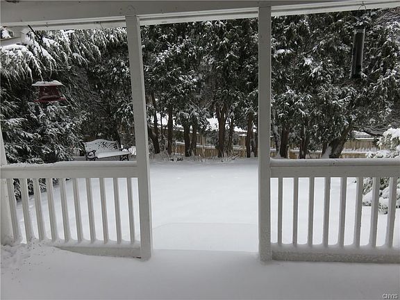 3rd image of 212 Thornton Cir S