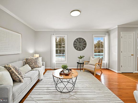 4th image of 10449 Pineview Rd