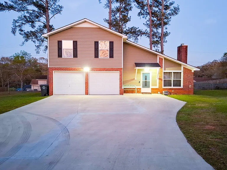 403 Antler Dr — Photo 2