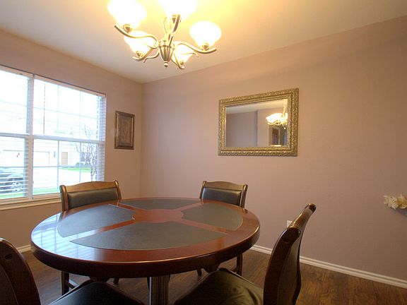 5th image of 128 Wegstrom St