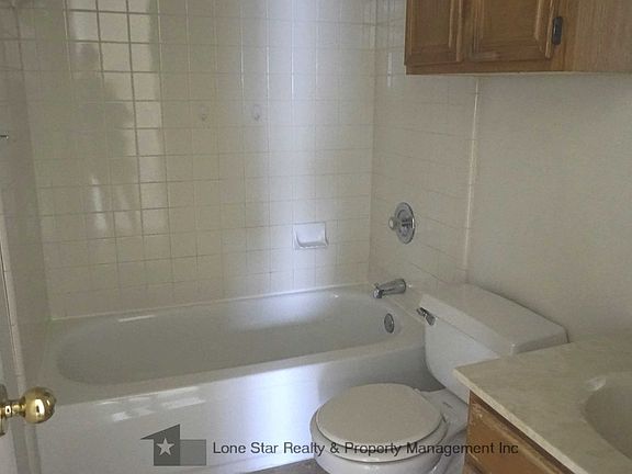 5th image of 1906 Windward Dr APT A