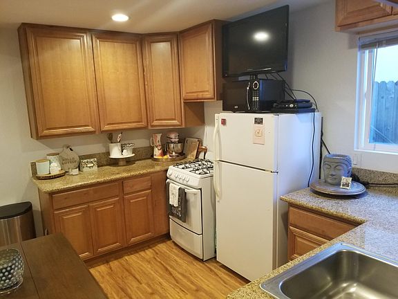 5th image of 550 Grant St Unit C